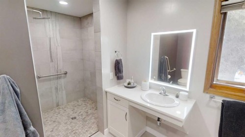 3 Kings Crescent South, Lethbridge, AB 