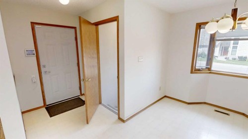 3 Kings Crescent South, Lethbridge, AB 