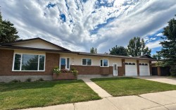 3 Kings Crescent SOUTHLethbridge, AB T1K 5G4