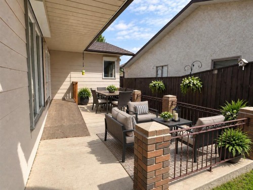3 Kings Crescent South, Lethbridge, AB 