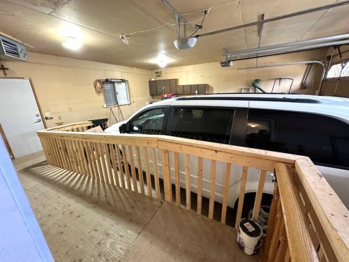 3 Kings Crescent South, Lethbridge, AB 