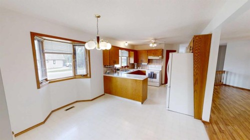 3 Kings Crescent South, Lethbridge, AB 