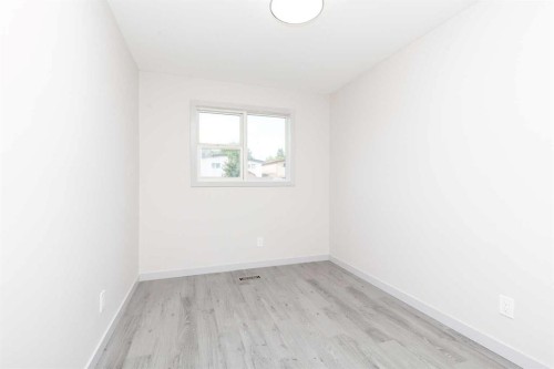 10 Cayuga Crescent West, Lethbridge, AB 
