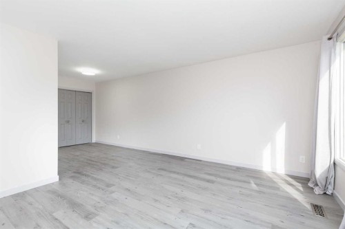 10 Cayuga Crescent West, Lethbridge, AB 