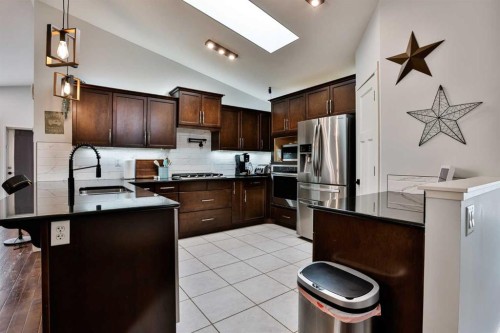 1616 Coalbanks Boulevard West, Lethbridge, AB 