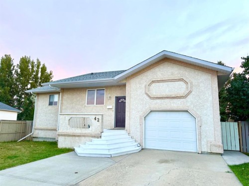 42 Mt Backus Crescent West, Lethbridge, AB 