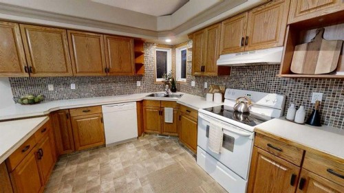 42 Mt Backus Crescent West, Lethbridge, AB 