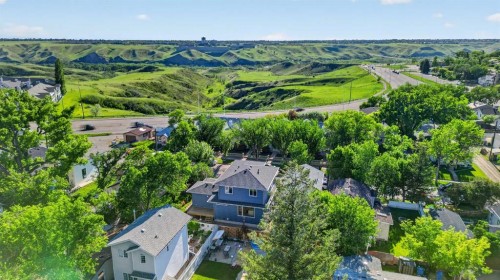 925 7 Street South, Lethbridge, AB 