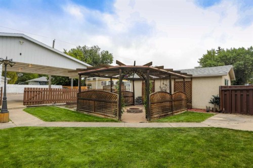 625 10 Street North, Lethbridge, AB 