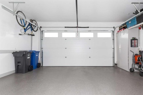 2-318 Northlander Bend West, Lethbridge, AB - Indoor Photo Showing Garage