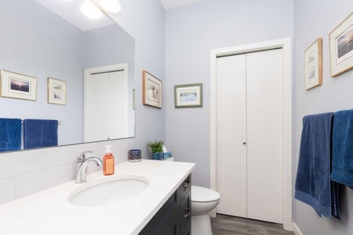 2-318 Northlander Bend West, Lethbridge, AB - Indoor Photo Showing Bathroom
