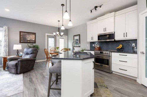 2-318 Northlander Bend West, Lethbridge, AB - Indoor Photo Showing Kitchen With Upgraded Kitchen