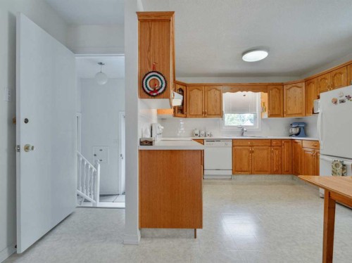 3833 Pebble Place South, Lethbridge, AB 