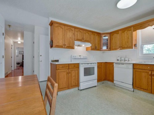 3833 Pebble Place South, Lethbridge, AB 