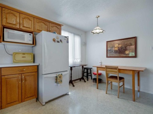 3833 Pebble Place South, Lethbridge, AB 
