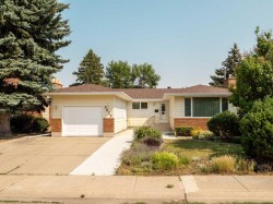 3833 Pebble Place SOUTHLethbridge, AB T1K 3V1