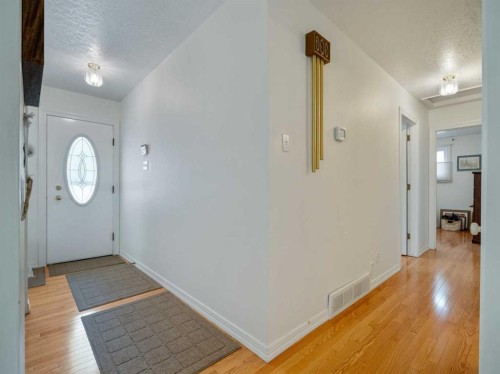 3833 Pebble Place South, Lethbridge, AB 