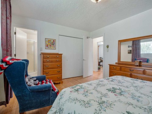 3833 Pebble Place South, Lethbridge, AB 