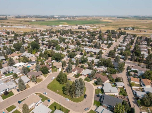 3833 Pebble Place South, Lethbridge, AB 