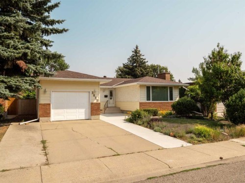 3833 Pebble Place South, Lethbridge, AB 
