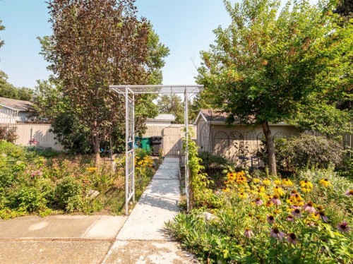 3833 Pebble Place South, Lethbridge, AB 