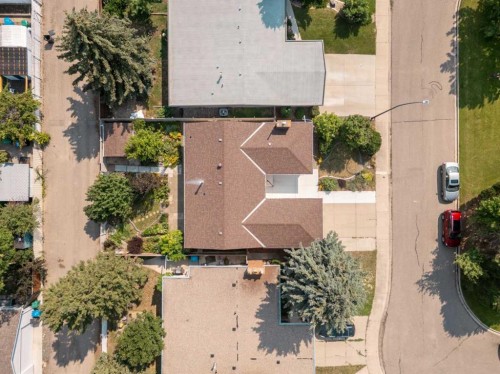 3833 Pebble Place South, Lethbridge, AB 