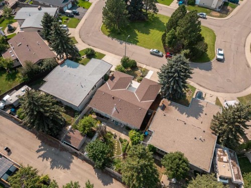 3833 Pebble Place South, Lethbridge, AB 