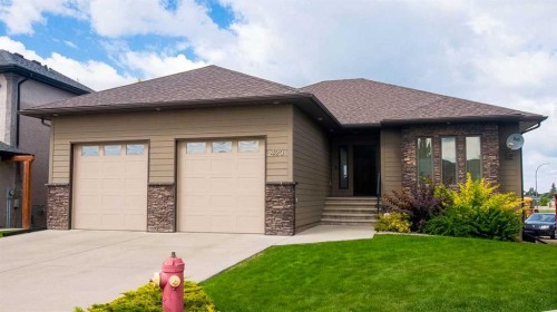 420 Haru Moriyama Place NORTH Lethbridge, AB T1H 5P1