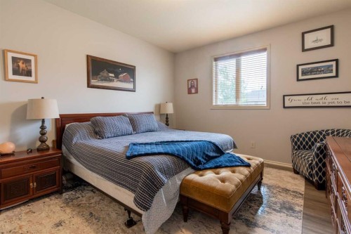 324 E 350 N, Raymond, AB 