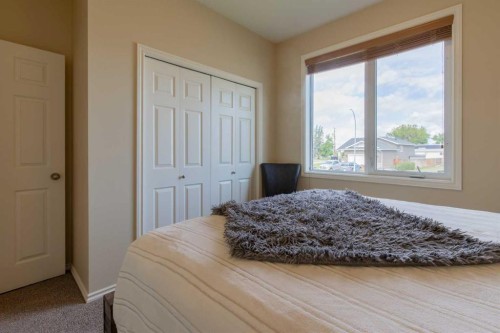 324 E 350 N, Raymond, AB 