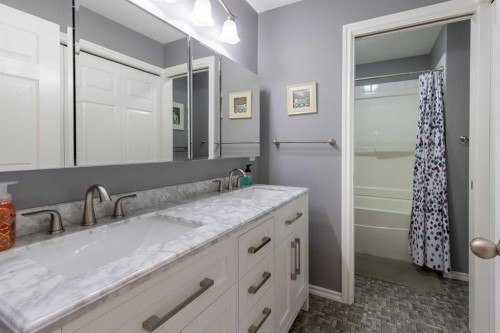 324 E 350 N, Raymond, AB 