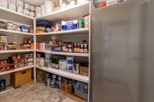 324 E 350 N, Raymond, AB 