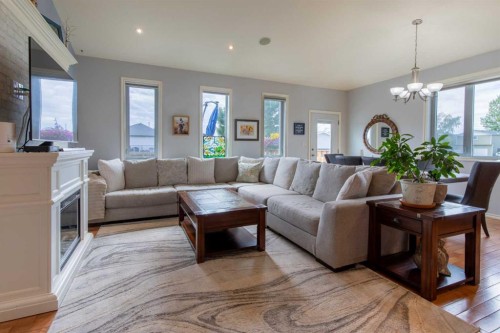 324 E 350 N, Raymond, AB 