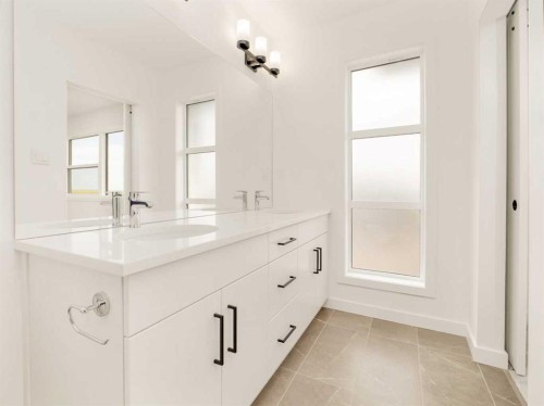 274 Caribou Way North, Lethbridge, AB 