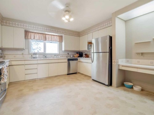 2515 3Rd Avenue South, Lethbridge, AB 