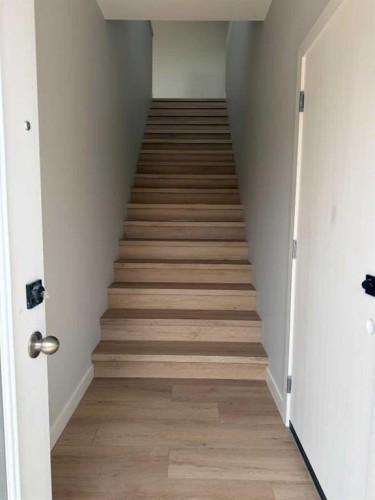 377 Canyon Boulevard WEST, Lethbridge, AB T1K 6V2 2