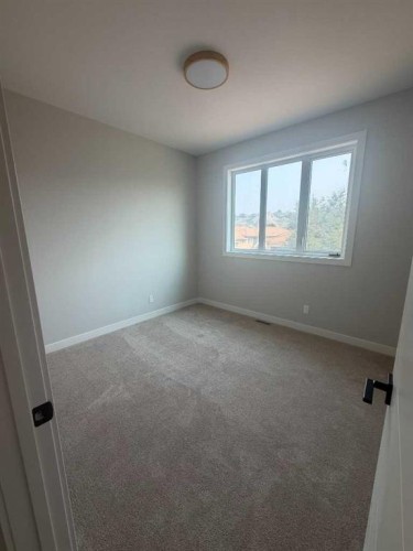 377 Canyon Boulevard WEST, Lethbridge, AB T1K 6V2 4