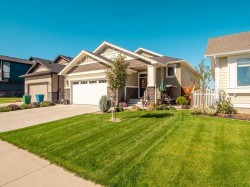 324 Rivergrove Chase WESTLethbridge, AB T1K 8E8