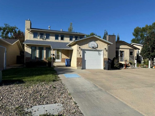 114 Red Crow Boulevard West, Lethbridge, AB 