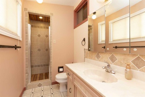 317 Laval Boulevard West, Lethbridge, AB 