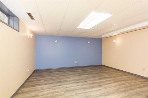 317 Laval Boulevard West, Lethbridge, AB 