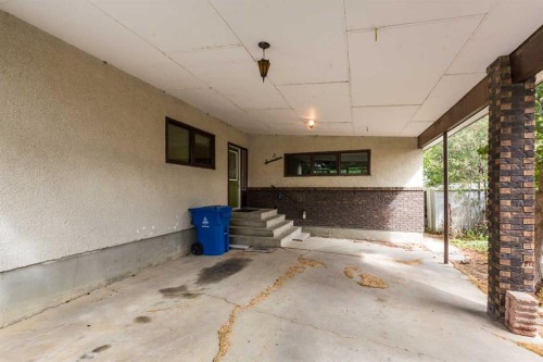317 Laval Boulevard West, Lethbridge, AB 