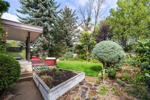 317 Laval Boulevard West, Lethbridge, AB 
