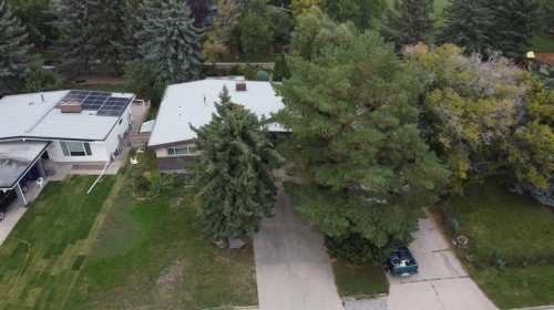 317 Laval Boulevard West, Lethbridge, AB 