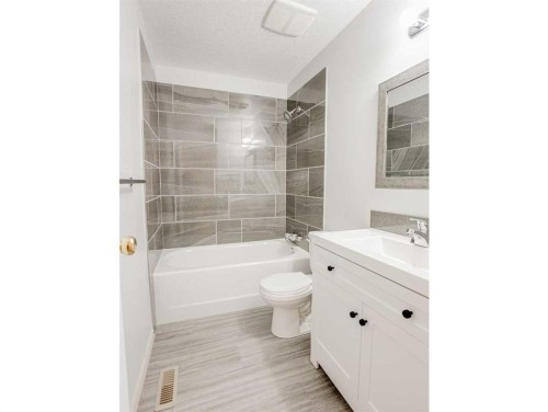 230 Eagle Road North, Lethbridge, AB 