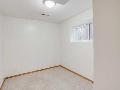230 Eagle Road North, Lethbridge, AB 