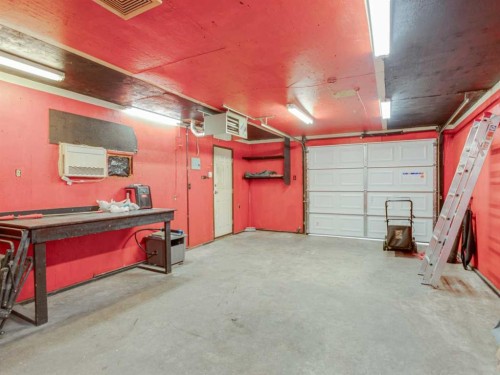 230 Eagle Road North, Lethbridge, AB 