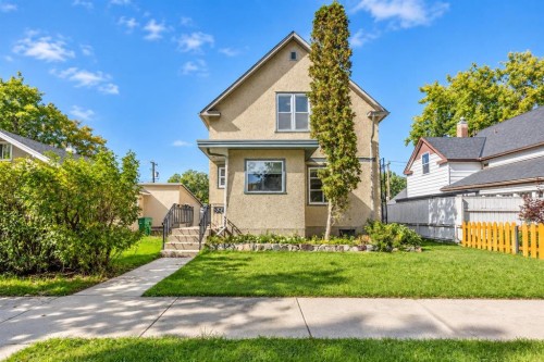 524 12A Street North, Lethbridge, AB 