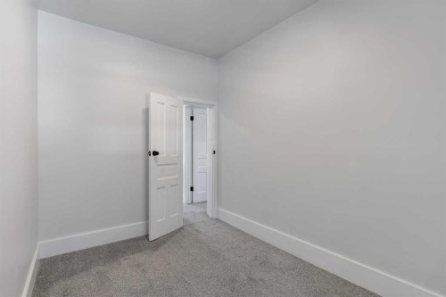 524 12A Street North, Lethbridge, AB 