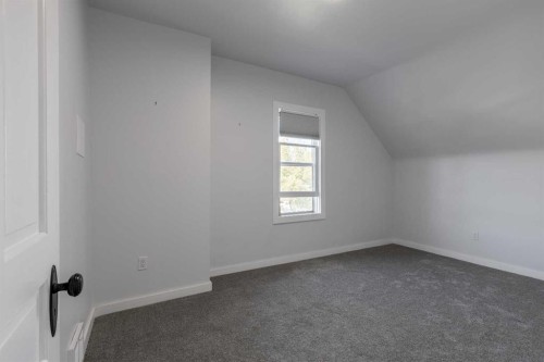 524 12A Street North, Lethbridge, AB 